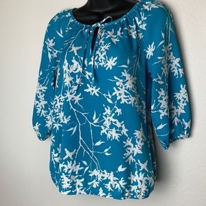 💥3 FOR $12 Loft aqua with white floral print top